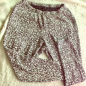 Torrid Snow Leopard Leggings EUC Size 2